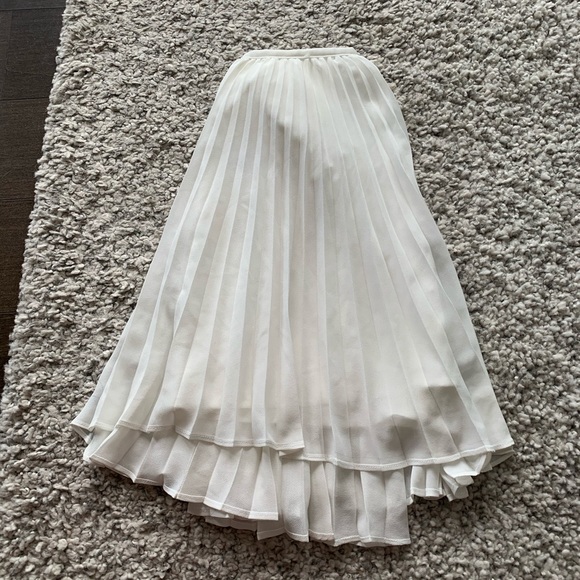 Babaton Pleated Skirt - Picture 4 of 5